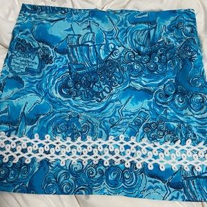 Size 10 Lilly Pulitzer dark and stormy Roslyn skirt.